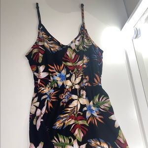 Size S, Asking $18 but can do a little lower :) Brand new.